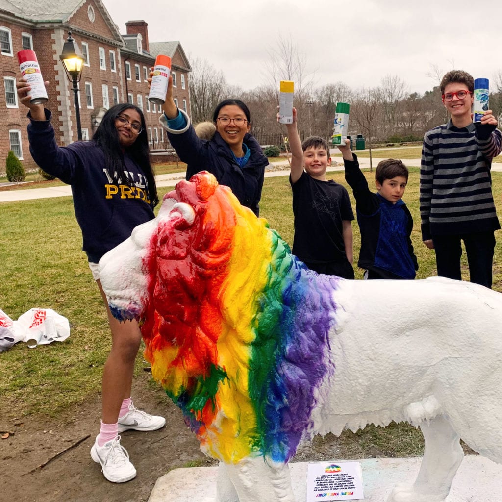 wang pride-lion-paint